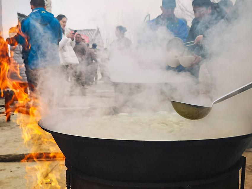 烹饪艺术展现，火焰菜最新做法与美食完美融合之道